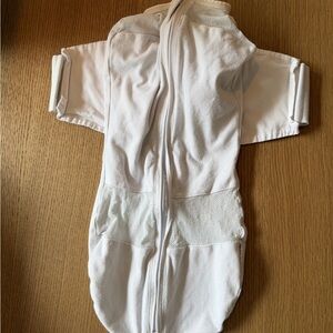Snoo- Happiest Baby White Baby Swaddle Size Small